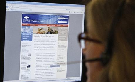 Journalist checks the U.S. Senate's website