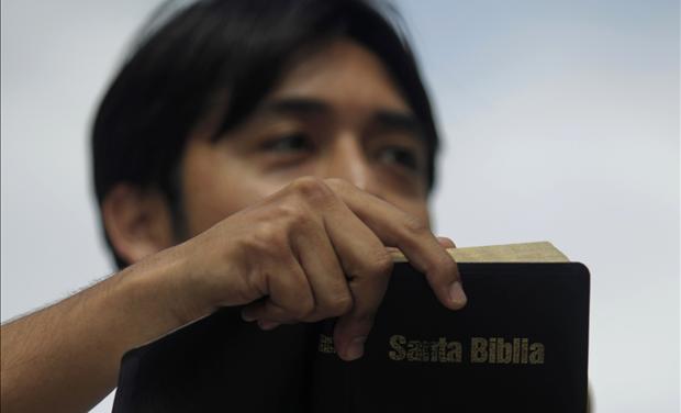 A protester reads from the Bible during a demonstration against Palestinians' U.N. bid for statehood, in Guatemala City